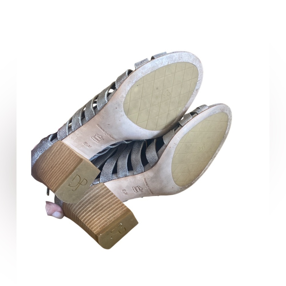 Donald J. Pliner Greece Heeled Sandals Size 8.5 pristine condition used once - Picture 6 of 6